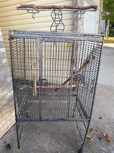 lot 484 image: Large Bird Cage