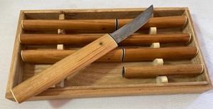 lot 339 image: Set Of Four Wooden Handle Knives and 2 Oriental Figures