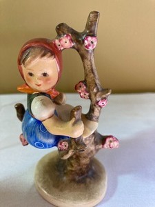 lot 348 image: Pink glass  Pink Glass Snack Set, Doll Figurines and Classic German Hummel Figurines