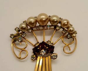 lot 497 image: Gold Filled Vintage BroochPendant