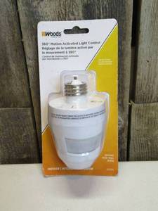 lot 63 image: 360-Degree Motion Activated Light Socket Control, White
