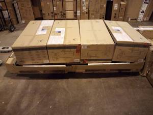 lot 70 image: Vega 9-piece Dining Set High End - Table assembled - small scuffs - High End
