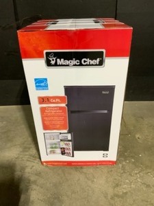 Magic Chef 3.1 cu. ft. Mini Fridge in Black. See Pictures