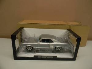 lot 35 image: FAIRFIELD MINT 118 SCALE DIECAST 1964 BUICK RIVIERA - NEW IN BOX - GREAT PIECE - SEE PICTURES