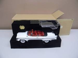 lot 36 image: FAIRFIELD MINT 118 SCALE DIECAST 1961 IMPERIAL CROWN - NEW IN BOX - AWESOME GREAT PIECE - SEE PICTURES