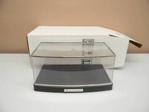 lot 39 image: THE FRANKLIN MINT DIECAST  DISPLAY CAR CASE - APPROX 12L 7W 6T - NEW IN BOX - SEE PICTURES