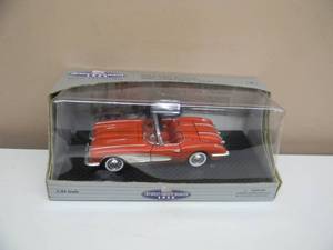 lot 45 image: CLASSIC METAL WORKS 124 SCALE DIECAST 1958 CHEVROLET CORVETTE ROADSTER - GREAT PIECE - NEW IN THE BOX - SEE PICTURES
