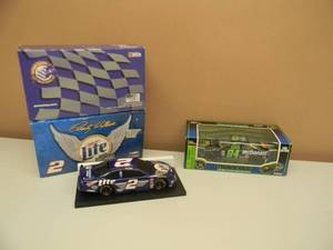 lot 51 image: RACING CHAMPIONS 124 SCALE DIECAST 1995 EDITION THUNDERBAT, MILLER LITE  HARLEY DAVIDSON  #2 1999 TAURUS 1 OF 5004  - NEW IN THE BOX - SEE PICTURES