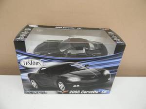 lot 53 image: TESTORS 124 SCALE DIECAST METAL MODEL ART 2005 CORVETTE C6 - NEW IN BOX - SEE PICTURES