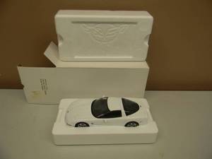 lot 65 image: BROOKFIELD 124 SCALE DIECAST 1997 CORVETTE - WHITE - NEW IN THE BOX - NICE - SEE PICTURES