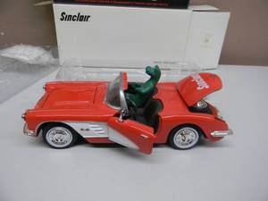 lot 66 image: CROWN PREMIUMS 125 SCALE SINCLAIR 59 CORVETTE LIMITED EDITION - NEW IN BOX - VERY COOL - SEE PICTURES