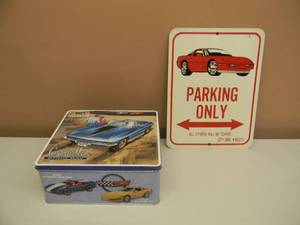 lot 69 image: REVELL MONOGRAM 125 SCALE 67 CORVETTE STINGRAY MODEL KIT IN METAL TIN - NEW - NICE - SEE PICTURES
