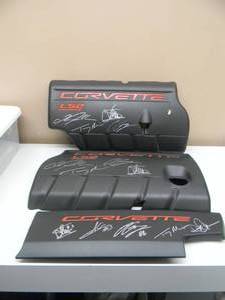lot 79 image: SIGNED BY CORVETTE RACE DRIVERS - OEM LS-2 GM Corvette Engine Covers Fuel Rail - Left Right 12568998 12569246 - GM CORVETTE Cover Asm-Int Manif 12643709 - GREAT SET TO DISPLAY - SEE PICTURES