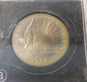 lot 33 image: 1986 US STATUE OF LIBERTY CENTENNIAL HALF DOLLAR