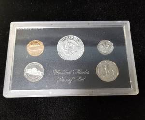 lot 37-A image: 1968 US PROOF SET (COINS LOOK BETTER IN HAND THAN IN PIC)