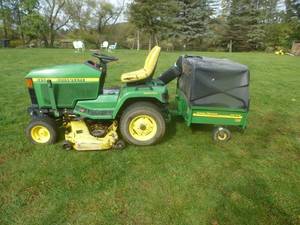John Deere 425 Lawn Tractor