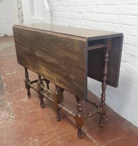 lot 28 image: Antique Gateleg Dining Table