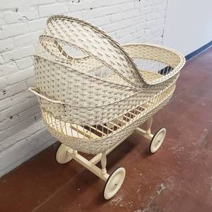 lot 32 image: Antique Wicker Bassinet