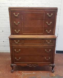 lot 15 image: Elegant Chippendale Mahogany Highboy by Joerns Brothers Furniture Co.