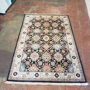lot 10 image: Beautiful Karastan Sovereign 100% Wool Rug 59x9