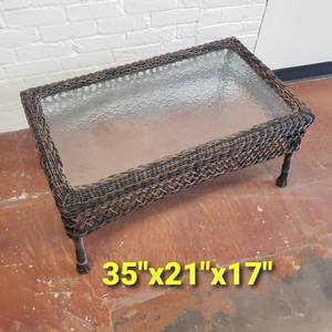 lot 73 image: Wicker Patio Coffee Table