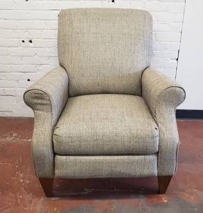 lot 19 image: Contemporary Beige La-Z-Boy Recliner