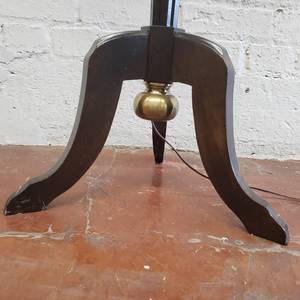 lot 104 image: Vintage Wooded Floor Lamp