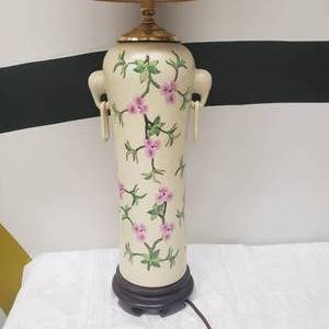 lot 117 image: Vintage Asian Style Cherry Blossom Vase Lamp