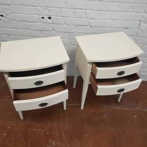 lot 64 image: Charming Vintage Nightstand Pairing