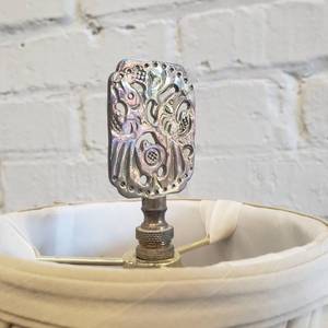 lot 60 image: Vintage Bronze Accent Lamp