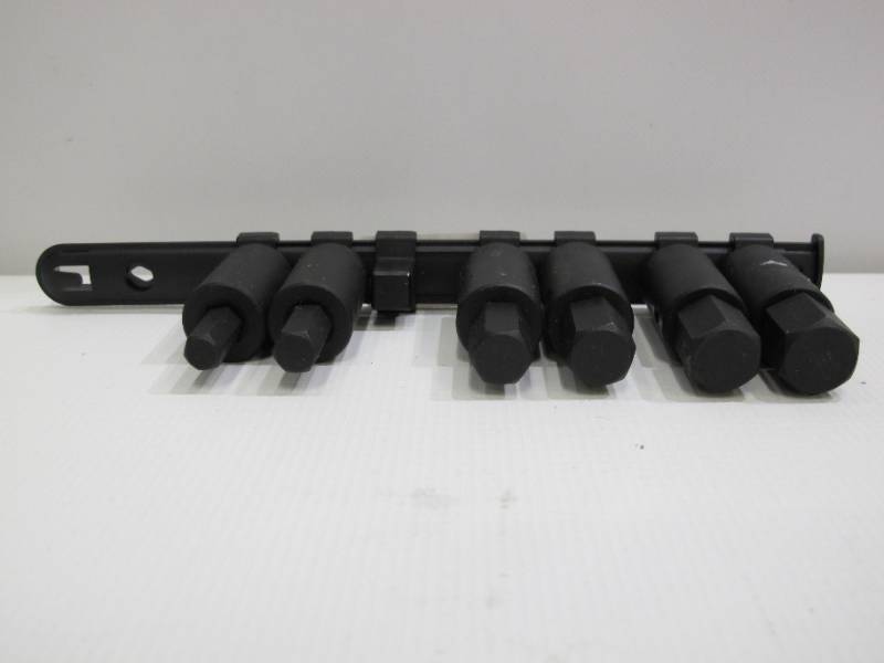 lot 224 image: Husky Cro-Moly Impact Socket Set - 12 Drive - 6 Pieces - Black