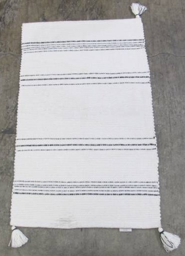 lot 325 image: Threshold 20 in x 35 in White Black Area Rug
