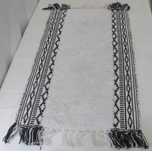 lot 324 image: Threshold 20 in x 32 in White Black Pattern Area Rug