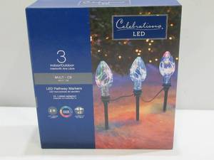 lot 916 image: CELEBRATIONS E46G4S11 CHRISTMAS LED MINI MIGHTY DRIVEWAY MARKER, CLEAR