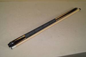 lot 2 image: Schmelke 18.5 Oz Pool Cue - Birds Eye Maple Points with Turquoise Inlays