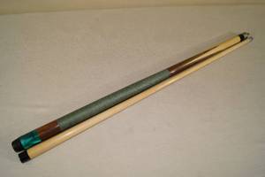 lot 3 image: Schmelke 19 Oz 2 Piece Pool Cue