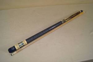 lot 5 image: Meucci 20 Oz Pro Billiards Tour Pool Cue
