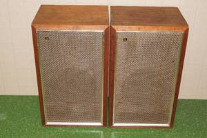 lot 27 image: Vintage Pioneer CS-A31 Tower Speakers