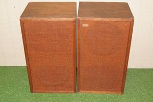lot 28 image: Vintage Acoustic Research AR-2X Tower Speakers