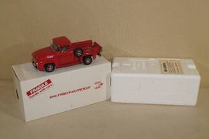 lot 65 image: Danbury Mint 1956 Ford F-100 Pickup Die Cast Truck Model