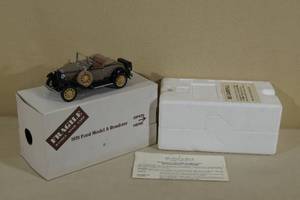 lot 67 image: Danbury Mint 1931 Ford Model A Roadster Die Cast Car Model