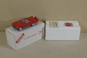lot 69 image: Danbury Mint 1956 Ford Thunderbird Die Cast Car Model