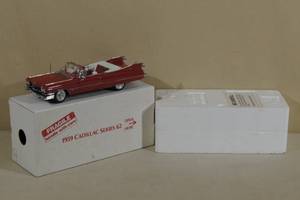 lot 72 image: Danbury Mint 1959 Cadillac Series 62 Die Cast Car Model