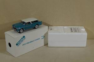 lot 75 image: Danbury Mint 1955 Chevrolet Nomad Die Cast Car Model