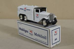 lot 88 image: ERTL Mobilgas Mobiloil Die Cast Tanker Truck Coin Bank - White