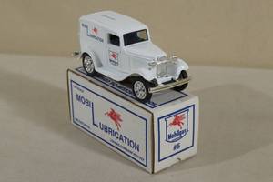 lot 89 image: ERTL Mobilgas Mobil Lubrication Die Cast Delivery Truck Coin Bank