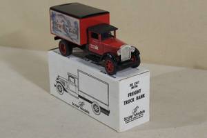 lot 91 image: ERTL Case IH Die Cast Freight Truck Coin Bank - Christmas