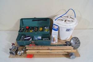lot 121 image: Vintage Tackle Box with Tackle and Ice Fishing Gear