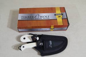 lot 113 image: Timber Wolf Custom Steel Series Fixed Blade Hunting Knives