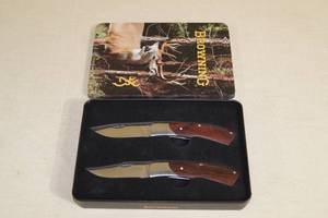 lot 104 image: Browning 2 Piece Folding Pocket Knife Set